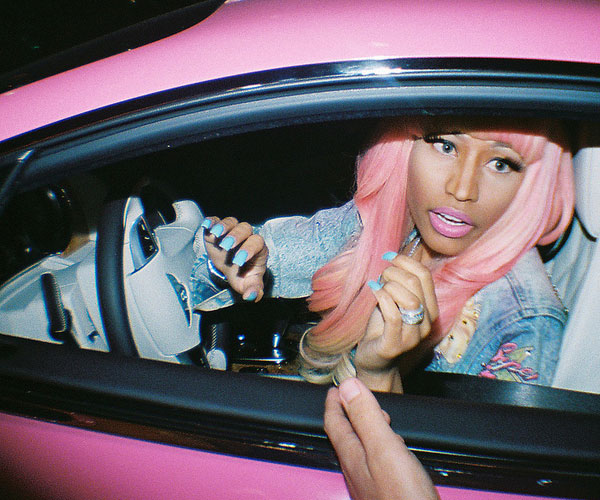 Nicki Minaj au volant