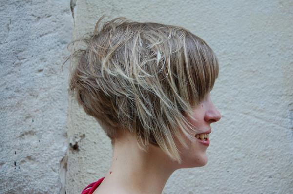 Coupe de cheveux asymétrique