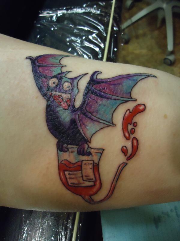 Tatouage de chauve-souris drôle