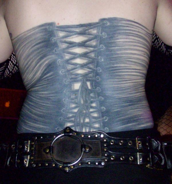 Corset tatoué