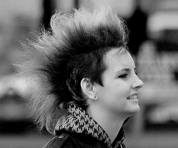 Coiffure Mohawk touffue