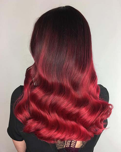 Idée de cheveux roux rubis foncé