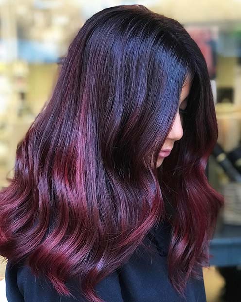 Idée de couleur de cheveux ombrés rouge foncé