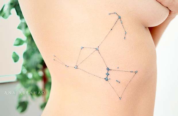 Grand tatouage constellation d'étoiles