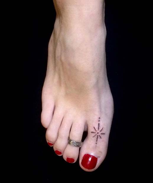 Tatouage de pied d'étoile unique