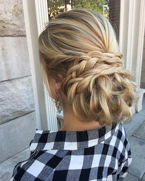 Updo קלוע אלגנטי לעדכונים קלועים יפהפיים