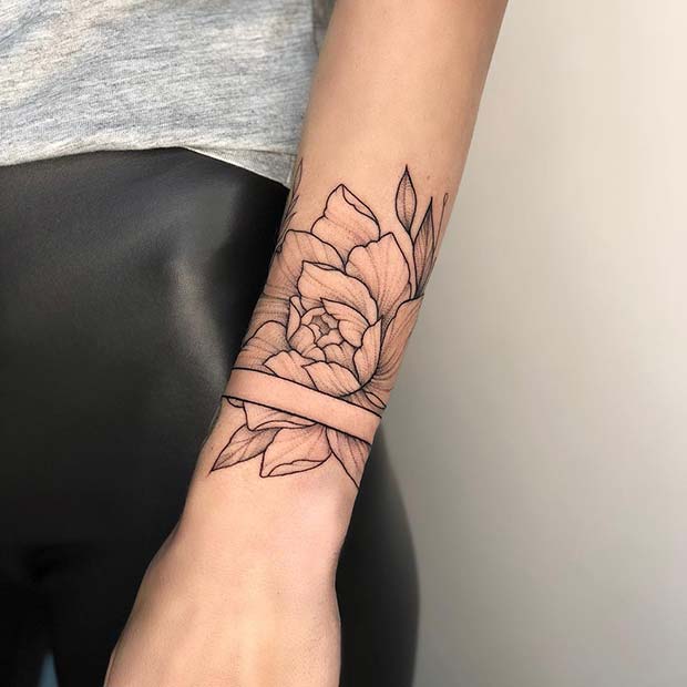 Tatouage de pivoine avec un design à la mode