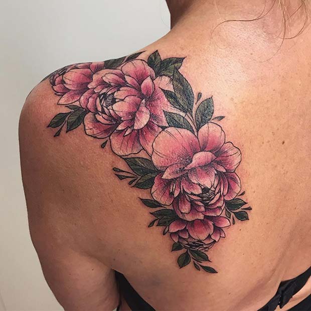 Beau tatouage d'épaule et de dos