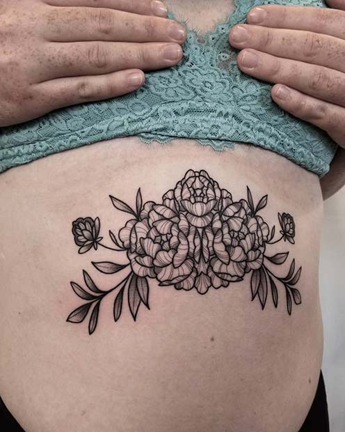 Beau tatouage de sternum de pivoine