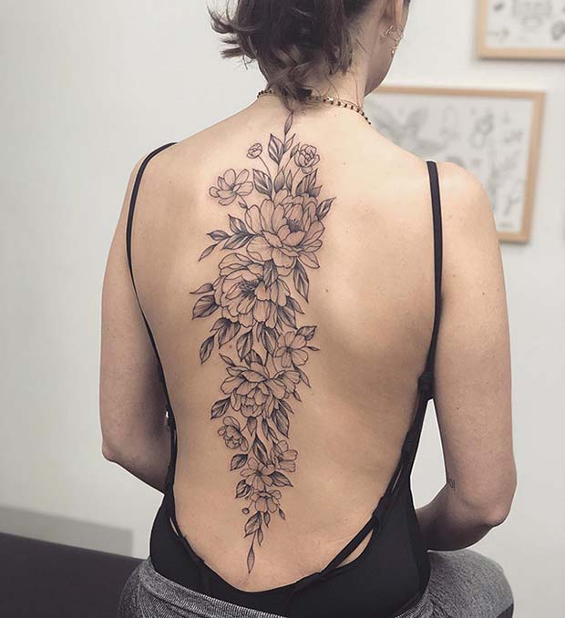 Tatouage dos grosse pivoine