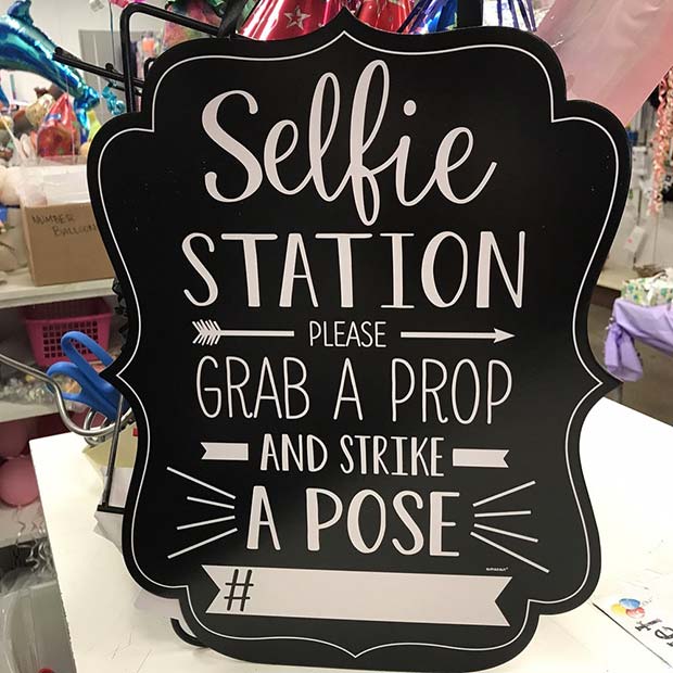 Ιδέα πάρτι αποφοίτησης του σταθμού Selfie