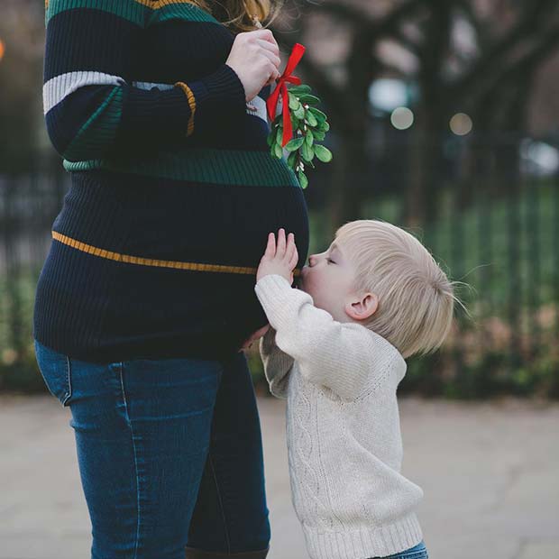 Χριστουγεννιάτικη Φωτογραφική Ανακοίνωση με τη μαμά και το αδερφό να γίνουμε