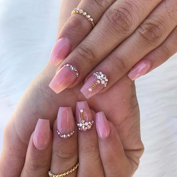 Κοντά Nude Coffin Nails με στρας