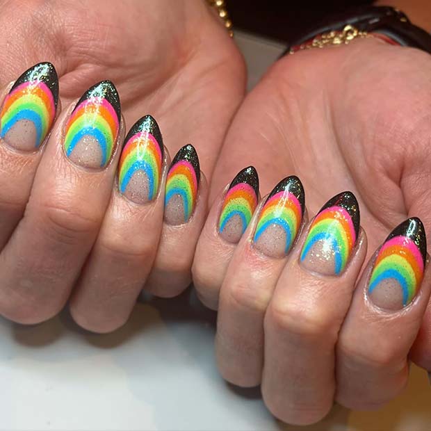 Conception amusante des ongles arc-en-ciel