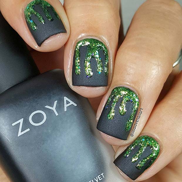 Art des ongles goutte à goutte d'Halloween