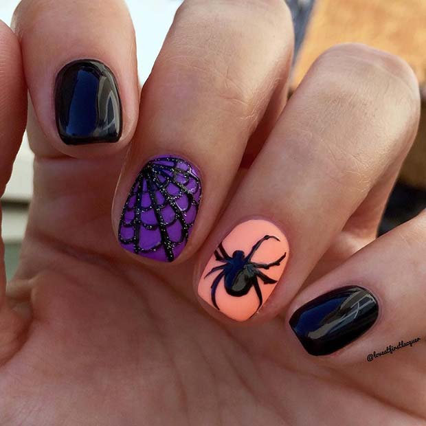 Ongles avec une araignée et une conception Web