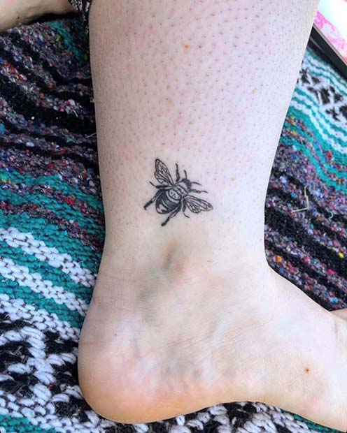 Μικροσκοπικό τατουάζ αστραγάλου