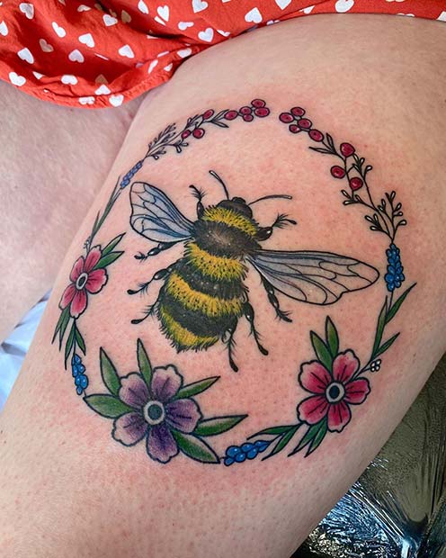 Φωτεινό μέλισσα με λουλούδια