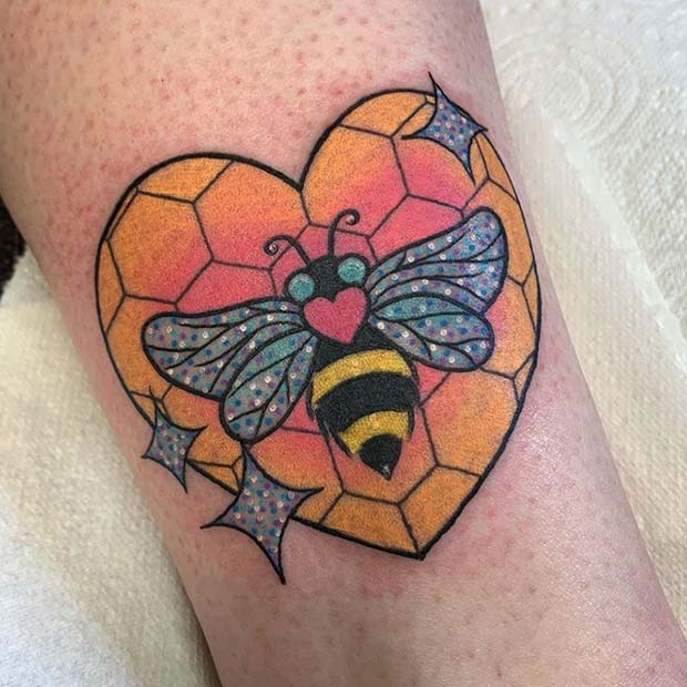 Χαριτωμένη μέλισσα με καρδιές