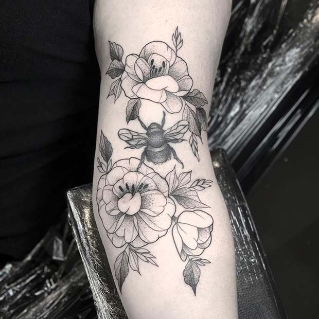 Σχέδιο τατουάζ μελισσών με λουλούδια