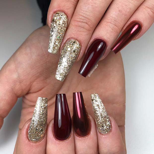 Πλούσια κόκκινα και χρυσά Glitter Coffin Nails