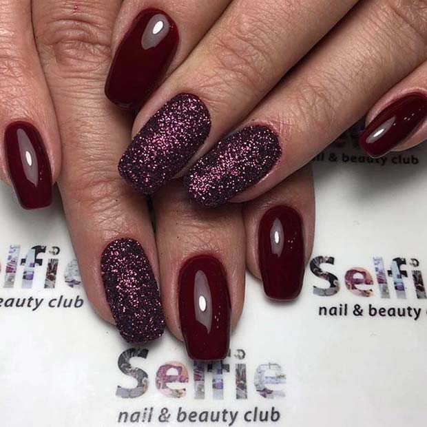 Ongles pailletés bordeaux et violets d'automne