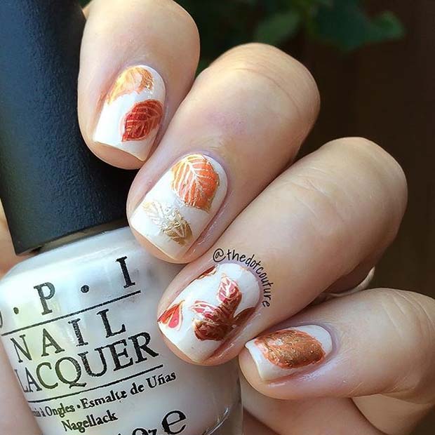 Jolie conception d'ongle de feuille d'automne