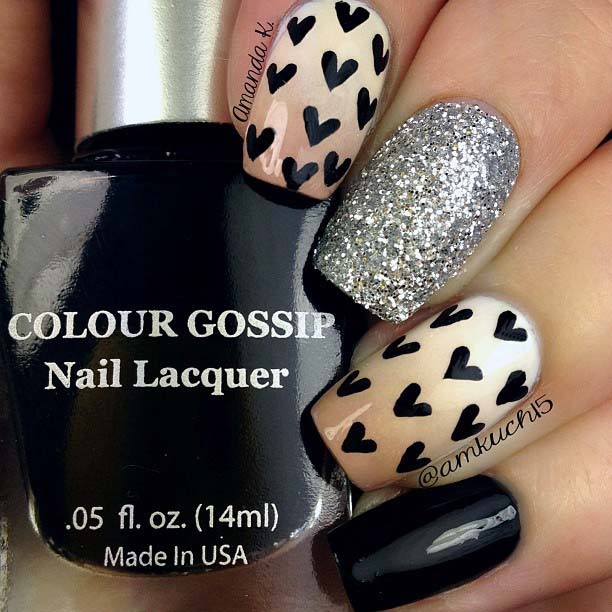 Nail Art Paillettes et Coeur Noir