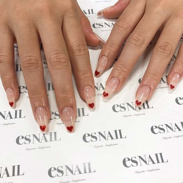 Ongles coeur rouge de la Saint-Valentin