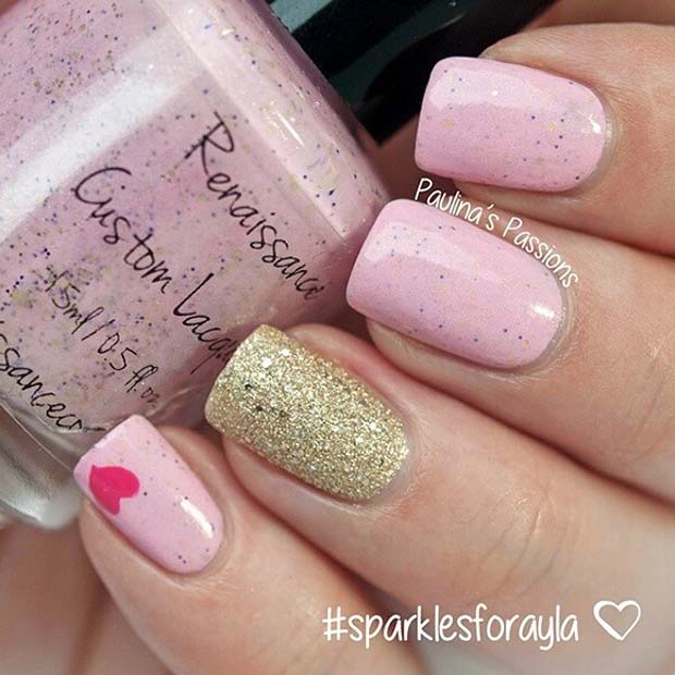 Design d'ongles rose, pailleté et coeur