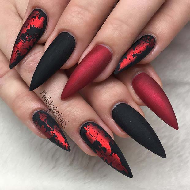 Κομψά Ματ Μαύρο και Κόκκινο Stiletto Nails