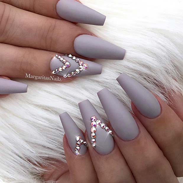 Ongles de cercueil mats avec strass