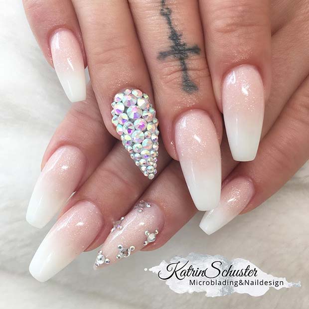 Ongles de cercueil ombrés avec strass