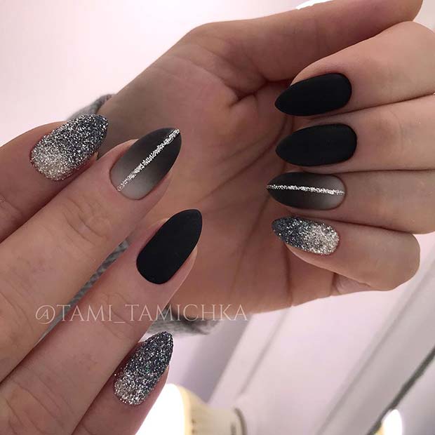 Ongles courts noirs mats avec paillettes