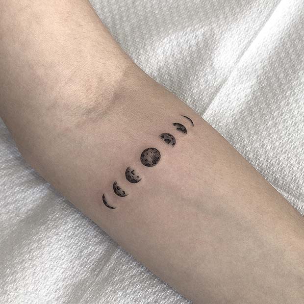 Joli tatouage des phases de la lune