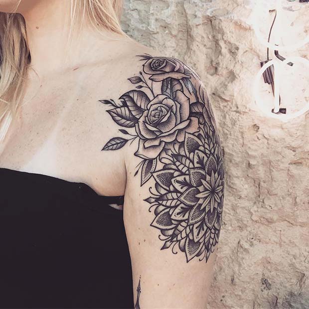 Tatouage floral d'épaule et de bras pour les femmes