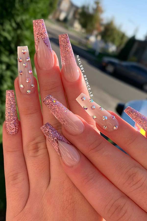 Γυμνά και Glitter Coffin Nails