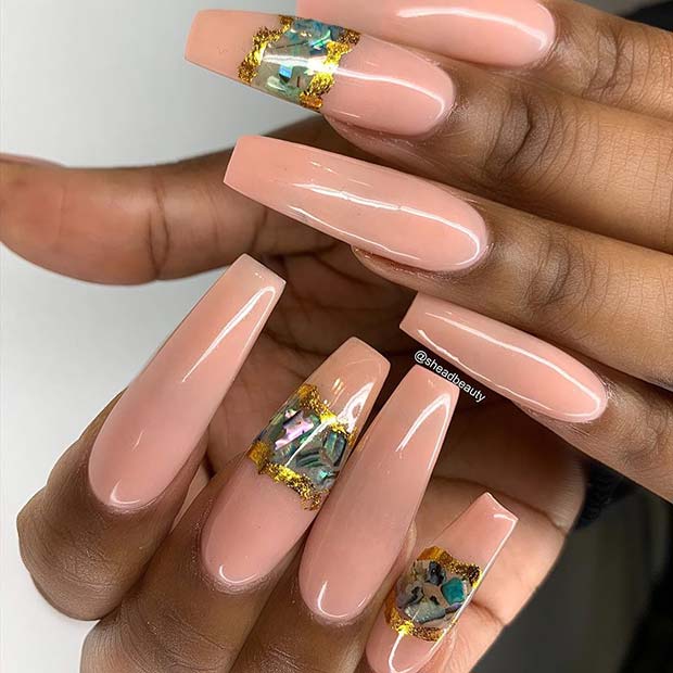 Nude Nails με Geode Nail Art