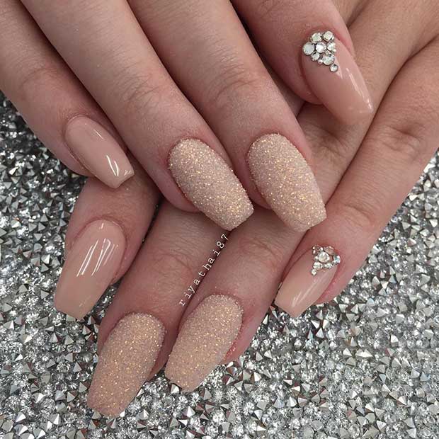 Κομψά Nude Coffin Nails