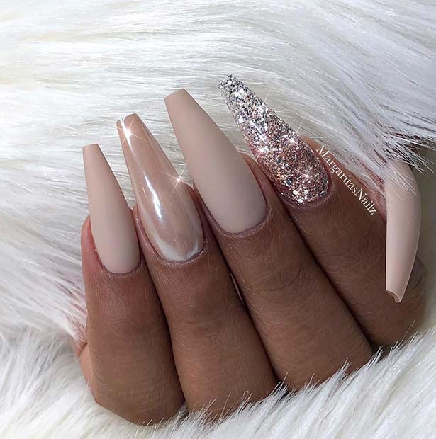 Nude Coffin Nails με Chrome και Glitter