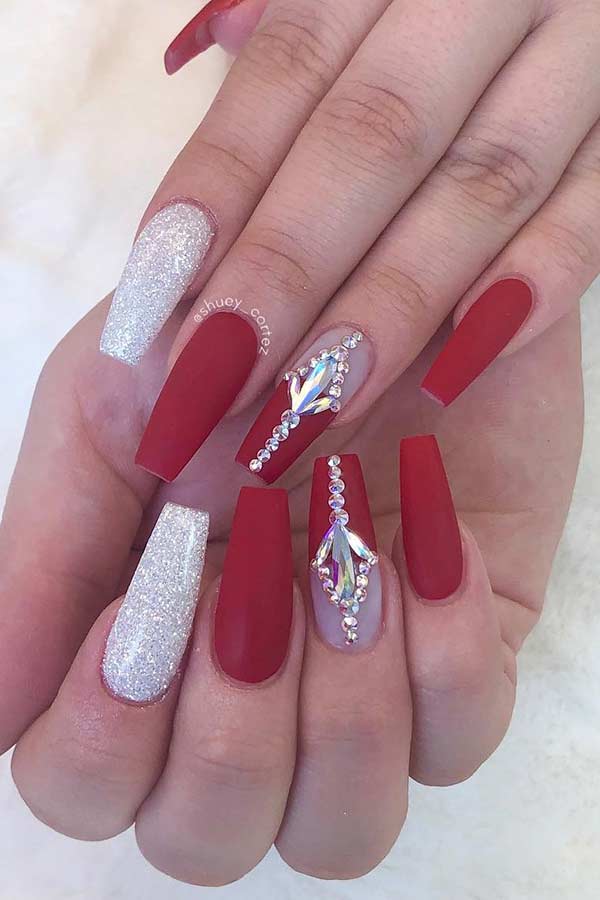 Ματ κόκκινο και Glitter Nail Design