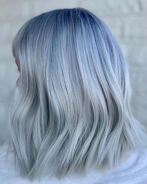 Cheveux bleus et gris froids