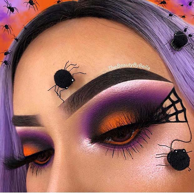 Maquillage des yeux violet et orange avec des araignées et une toile