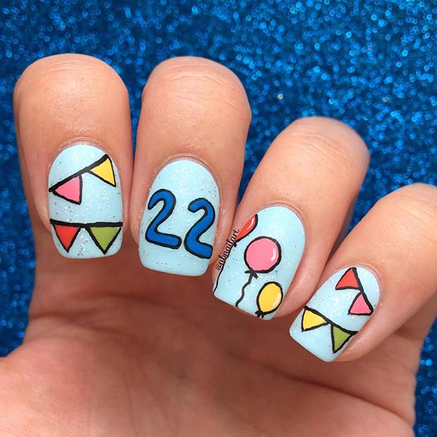 Nail Art d'anniversaire avec des ballons et l'âge