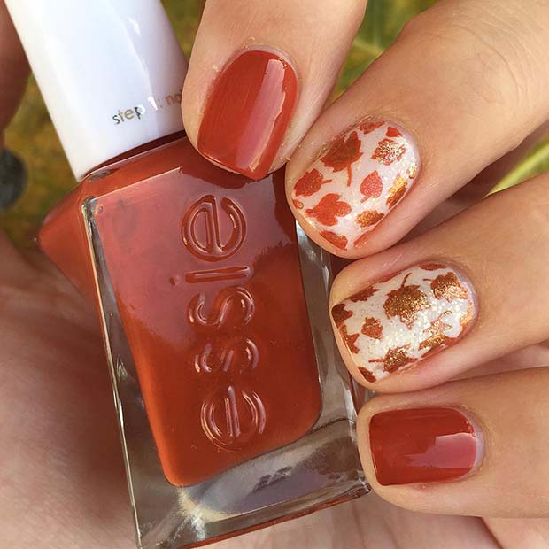 Ongles orange à la mode avec des feuilles d'automne