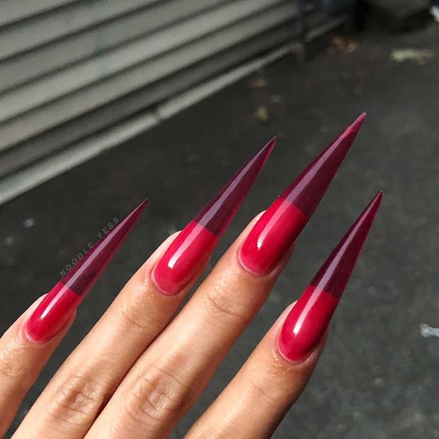 Ongles rouges longs et audacieux