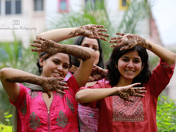 Mehndi με φίλους