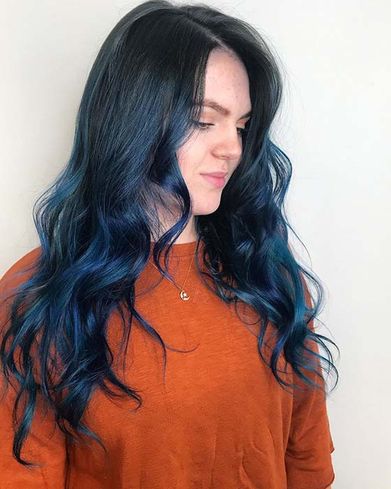 Cheveux ombrés noirs à bleus