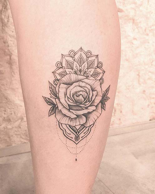Idée de tatouage rose et mandala