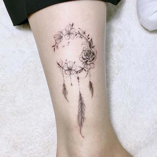 Idée de tatouage floral attrape-rêves